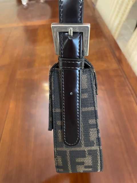 Mala Baguete Castanha com Ferragens Prateadas