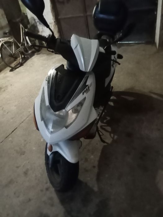 Vendo scooter nova boa máquina