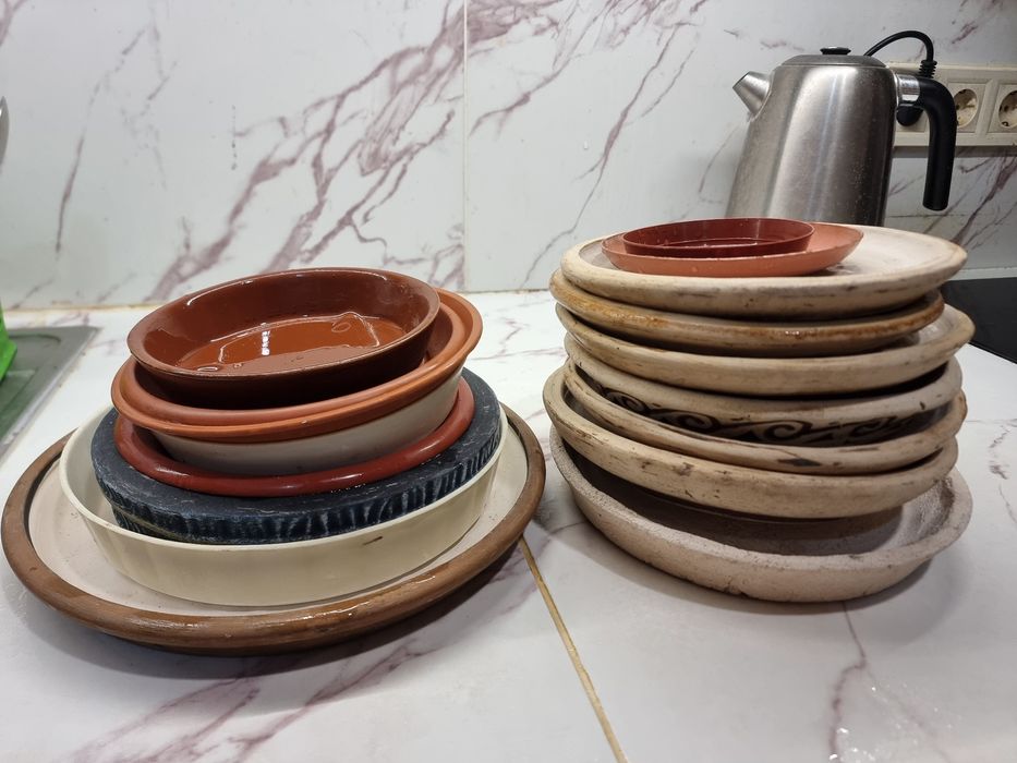 Пластиковые горшки от 15 до 20 см в диаметре