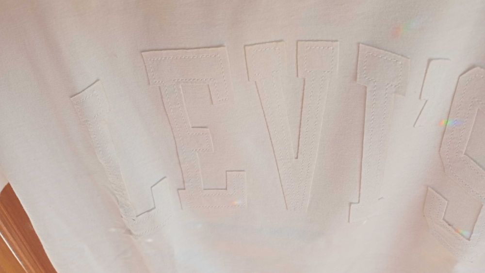 T-shirt branca Levis