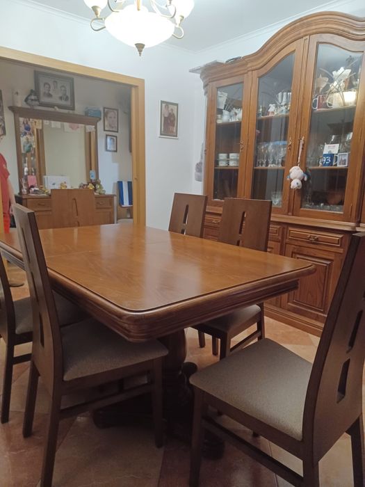 Vendo mesa com 6 cadeiras etc