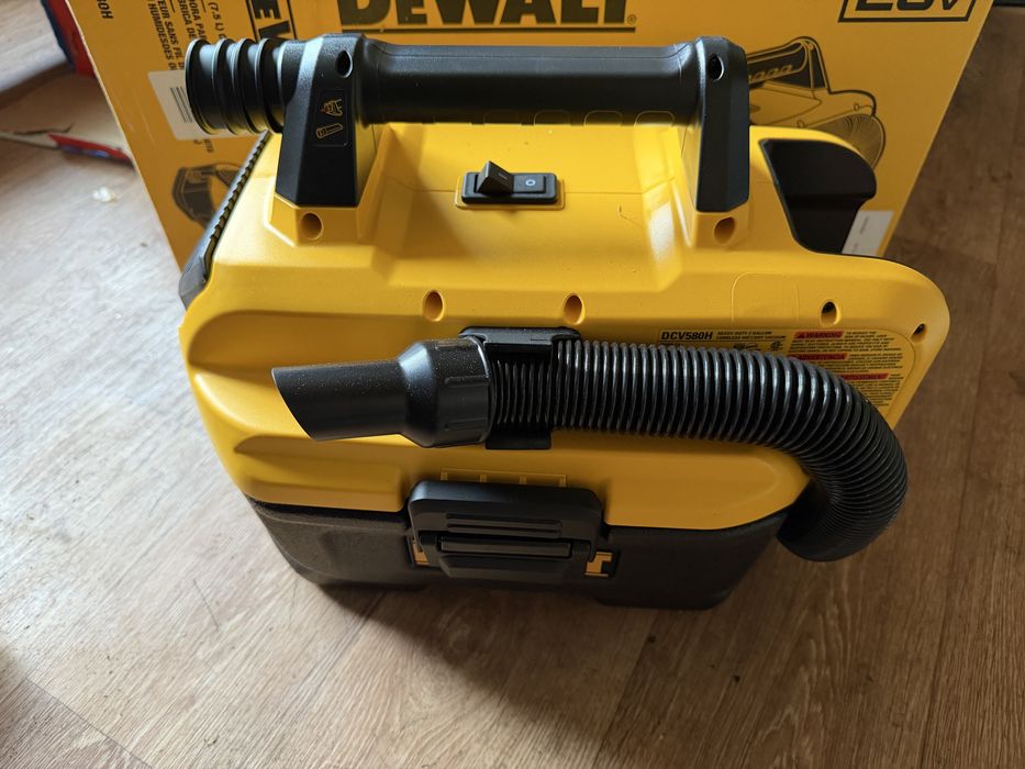 Акамуляторний пилосос Dewalt