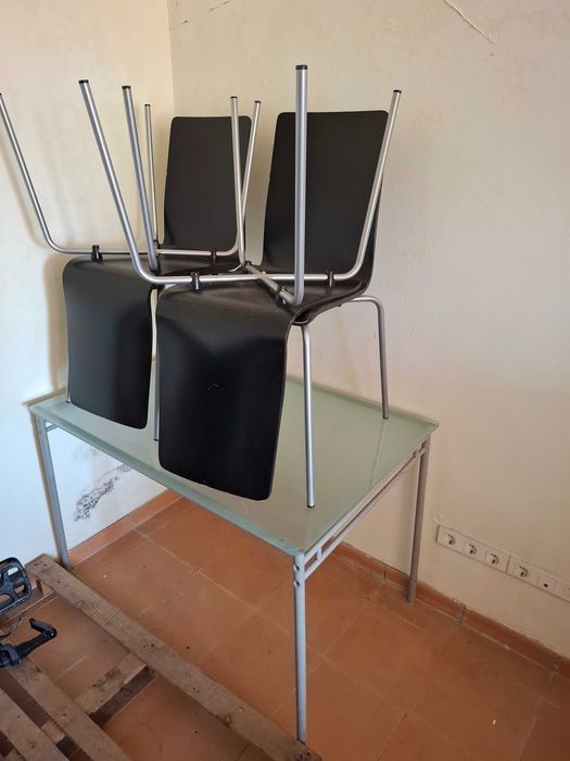 Mesa com 4 cadeiras
