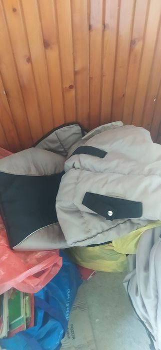 Ubranka i wózki dla dziewczynki