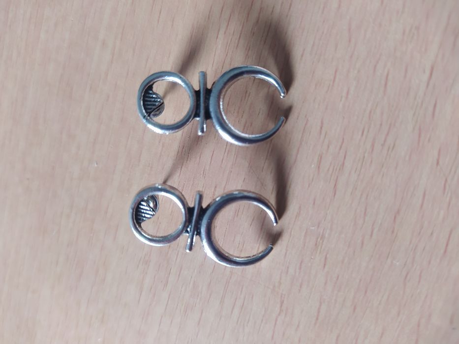 Brincos prateados meia lua NOVOS