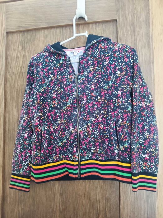 Roupa de menina, em muito bom estado!