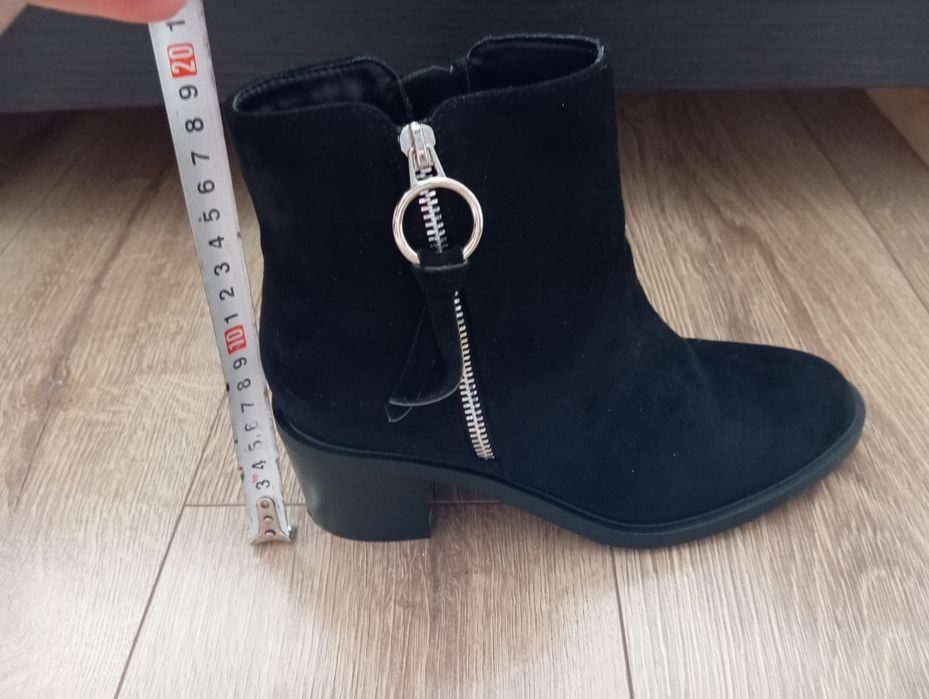 Продам замшеві сапожки, весна - осінь