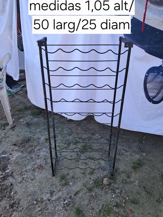 Garrafeira em ferro vintage