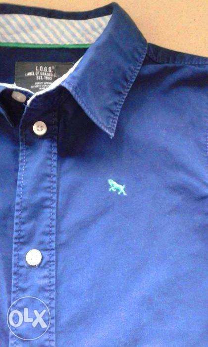 Camisa H&M marinho como NOVA