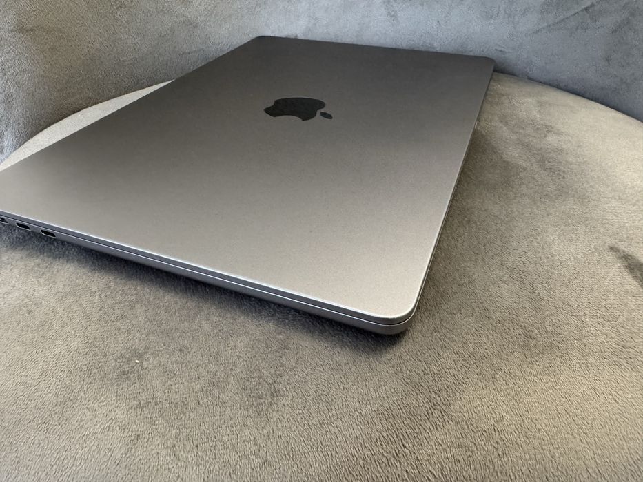 Macbook air m2 8 512 gb.
