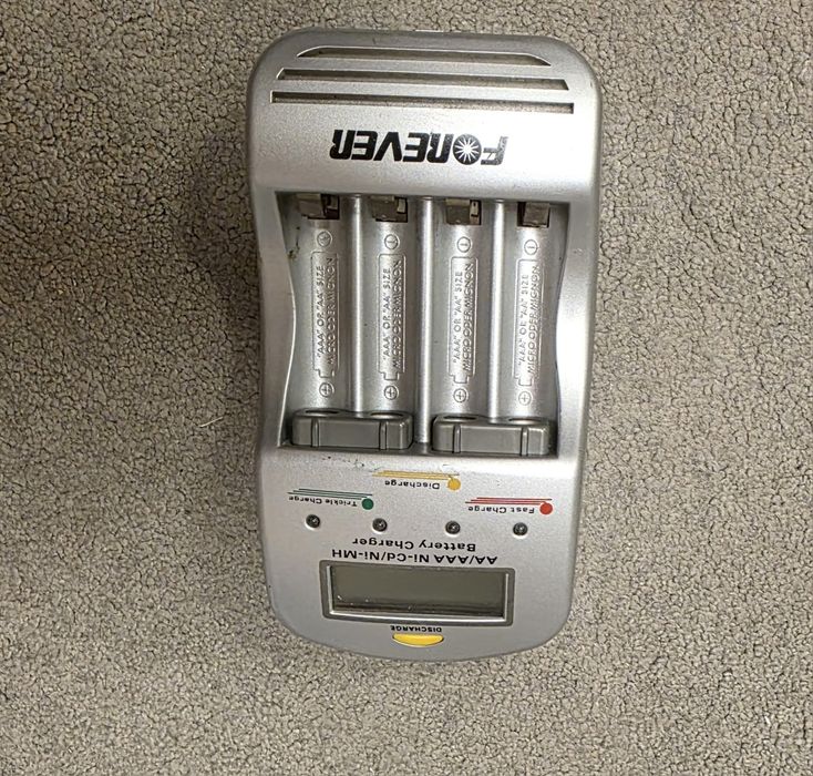 Ładowarka procesorowa FR6178 Forever AA oraz AAA