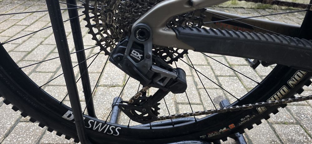 Santa Cruz Megatower V2 - Tamanho L