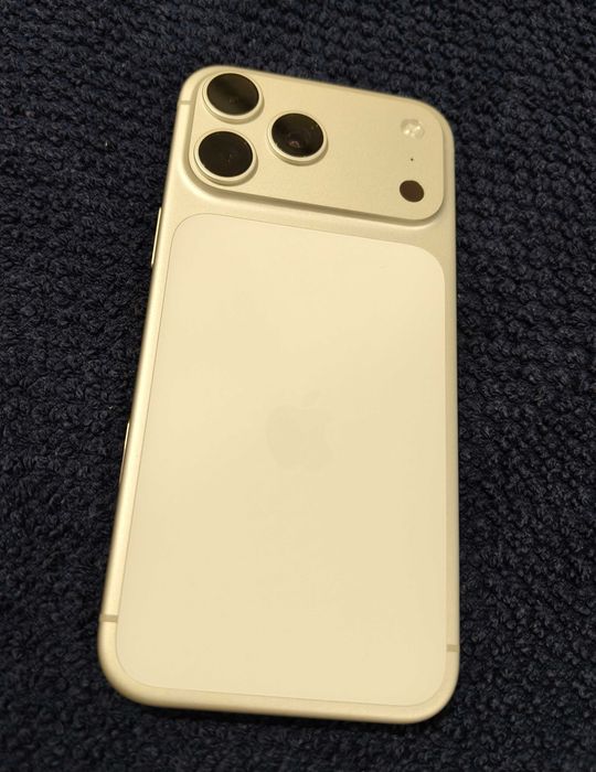 iPhone 17 Pro Max 256GB Prateado - Como Novo (6 Meses)