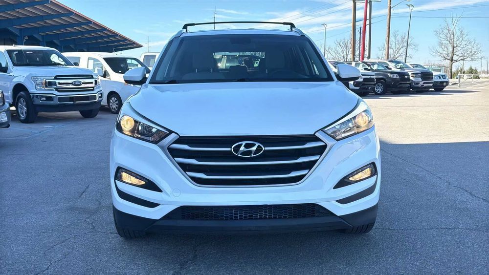 Hyundai Tucson SE      2017