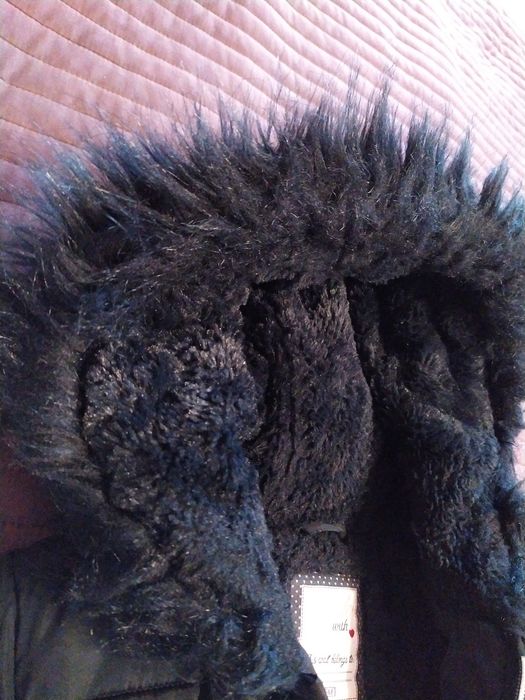 Stan bdb: kurtka zimowa puszysta granatowa 7 8 lat do 128cm