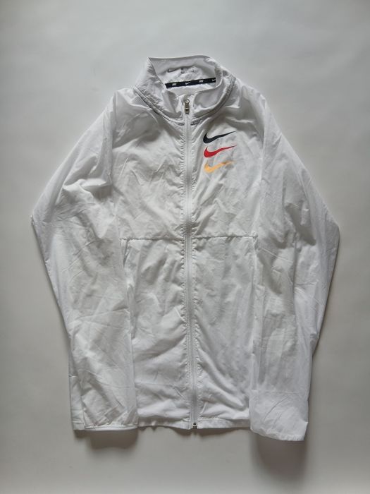 Легкая ветровка Nike