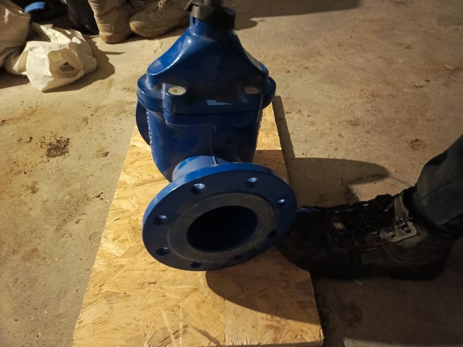 Zasuwa kołnierzowa do wody dn 100