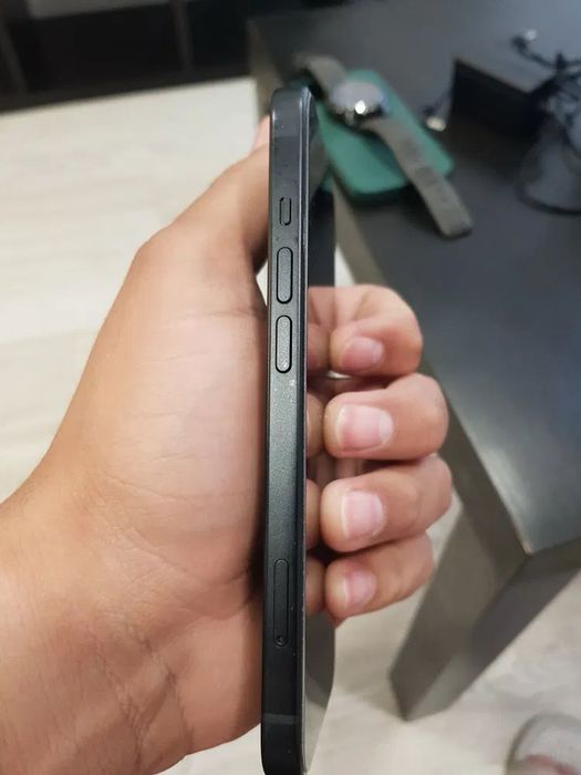 iPhone 15 igual a Novo