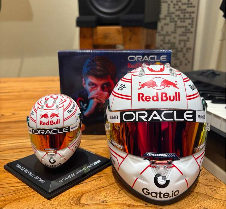 Capacete F1 Max Versttappen tamanho 1:2, para expositor
