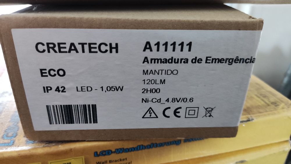 Armadura de emergência luminária