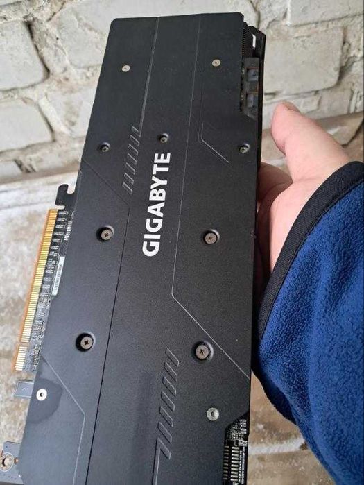 Продам видеокарту Gigabyte RX5700 XT Gaming OC