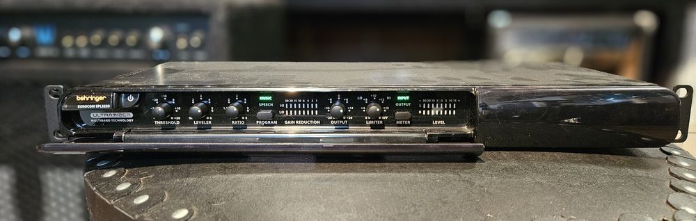 Procesor Behringer Multiband Dynamics Processor SPL3220