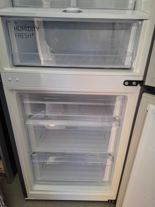 Frigorífico combinado Samsung Nofrost 390L - Inox (Modelo RB38T676CS9)
