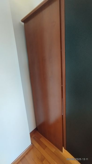 Roupeiro com muita arrumação