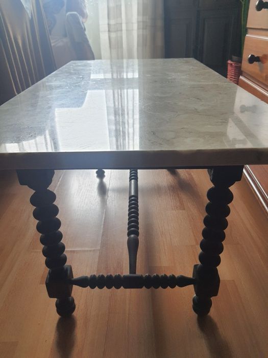 Mesa de apoio com pedra mármore