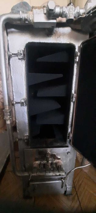 Чистка вид Сажі Груб і Пічок а також Камінів