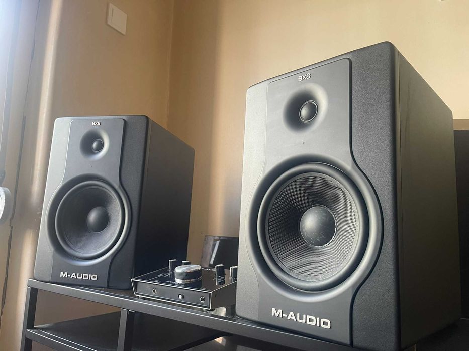Par Colunas M-Audio BX8 D2 + Interface M-Audio M-Track 2×2 !