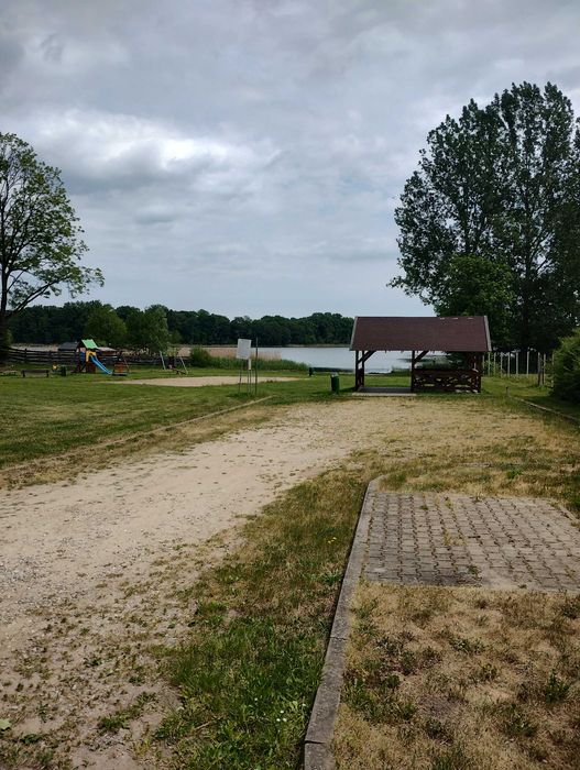 Działka rekreacyjna (nie ROD-o) z domkiem nad jeziorem 702 m2