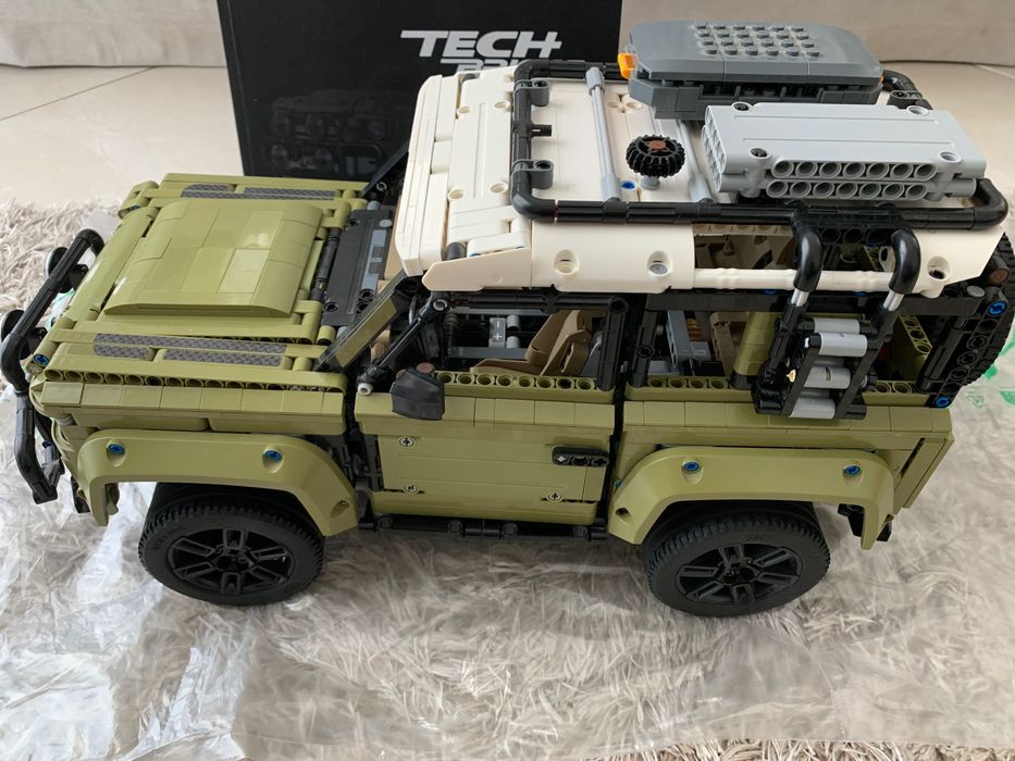 “ Land Rover Defender” Set já montado 75€.