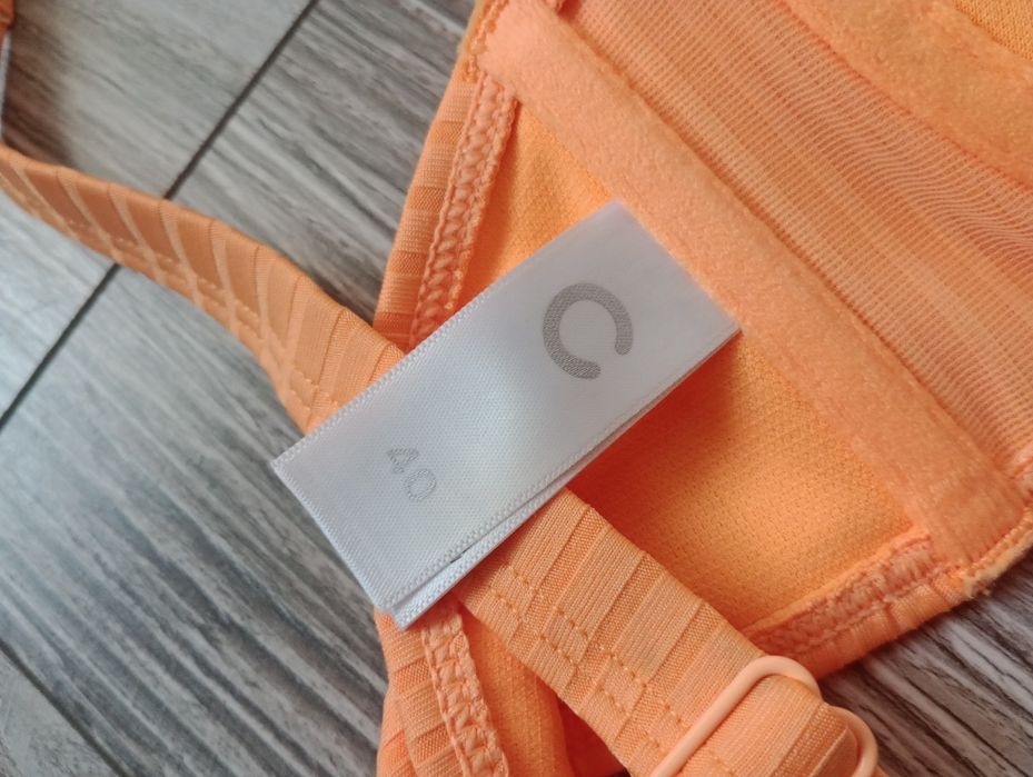 Biustonosz usztywniany ozdobne prążki morelowy na haftkę 40/L Cubus