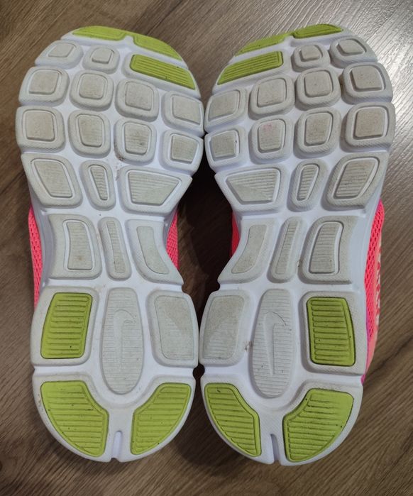 Кроссовки Nike р. 36,5-37, стелька 24см, оригинал