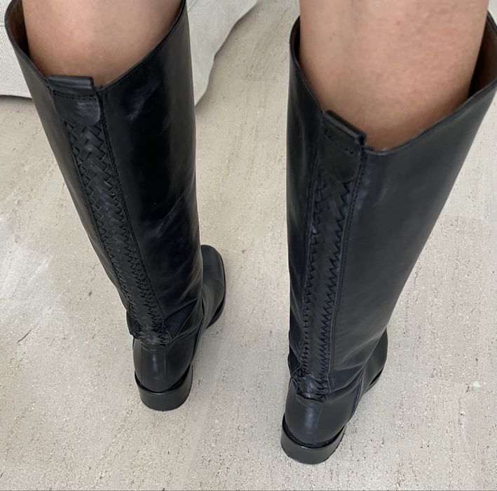 Botas pretas de pele da Uterque, nº 37, (26 cm)usadas algumas vezes.