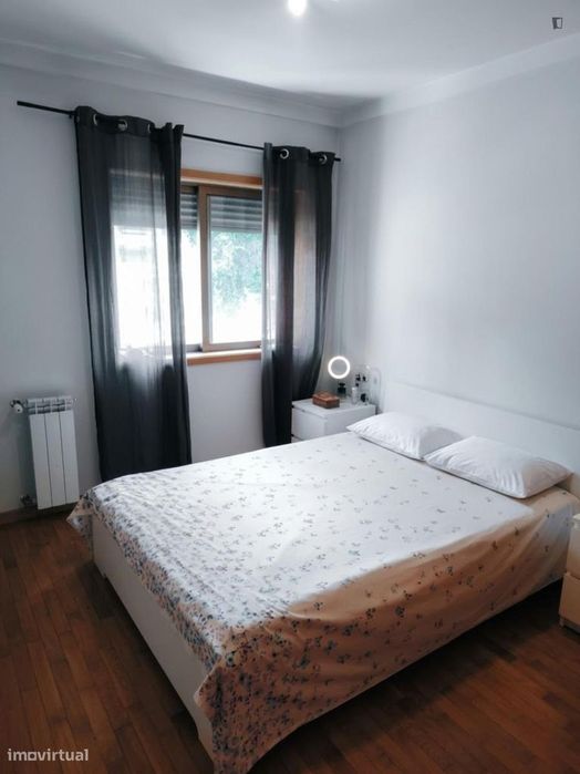 Quarto - localizado em Custóias Porto