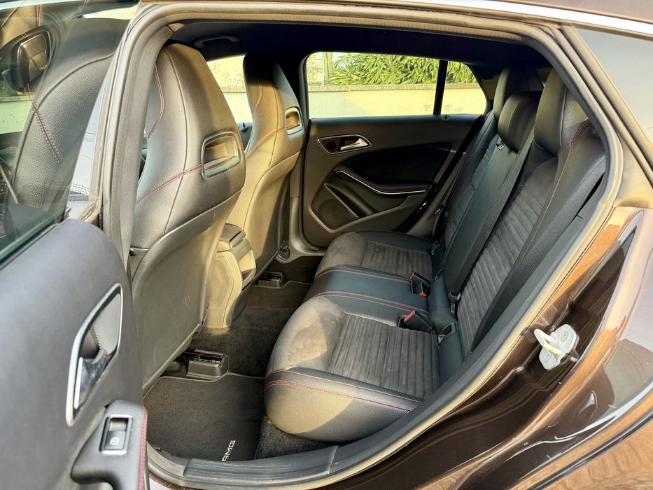 Mercedes-Benz CLA 200 AMG (Manual)
