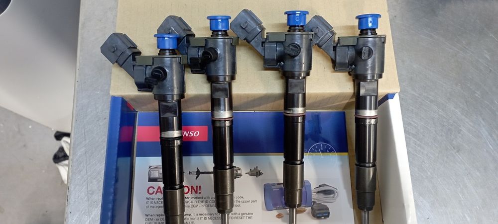 Wtryskiwacze wtryski VOLVO 2.0  OEM 31452115