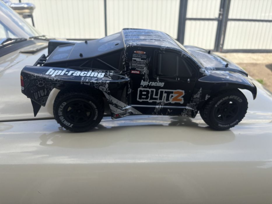 Hpi blitz. Short course track 1/10