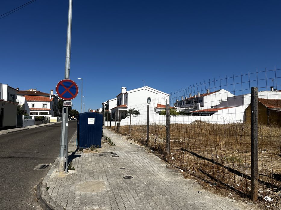 Terreno Urbano com 412 m2 para construção de moradia em Almeirim