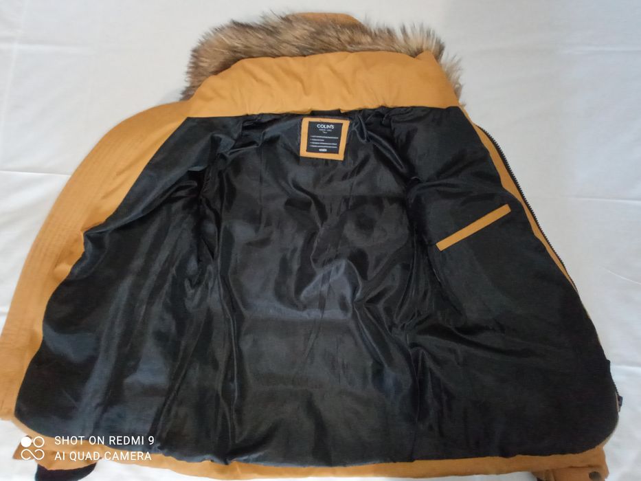 Продам пуховик Colins