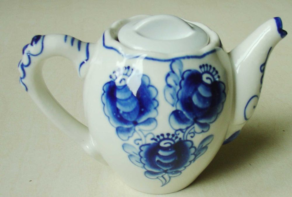 Fajansowy  czajniczek Gżel