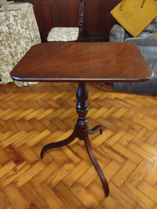 Mesa de apoio em madeira