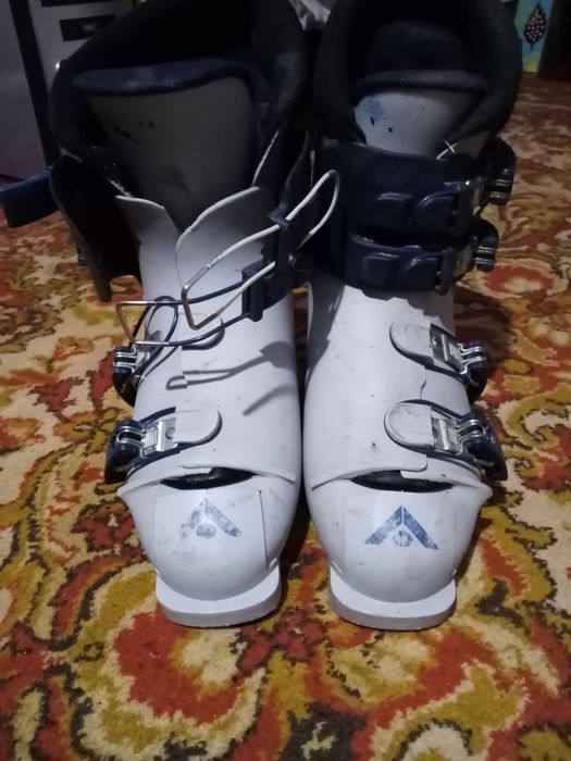 Лыжные ботинки...