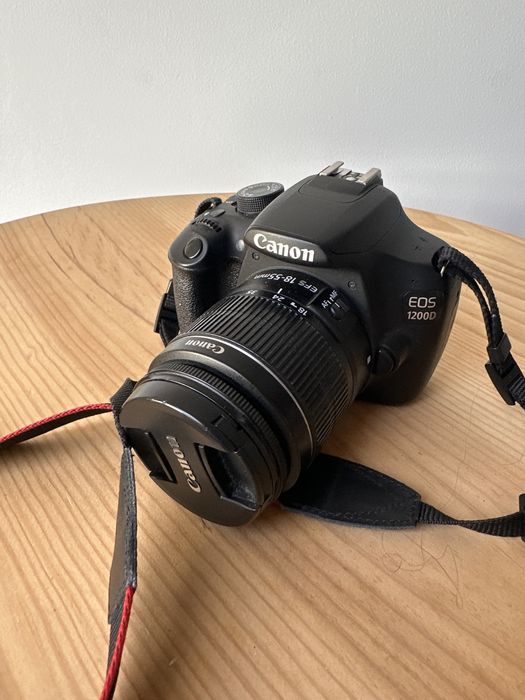 CANON EOS 1200D + Lente 18-55 mm + Carregador + 1 SD 4gb