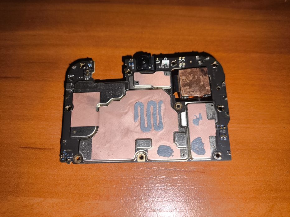 Материнская плата с коробкой poco x6 pro 8/256 полностью рабочая.