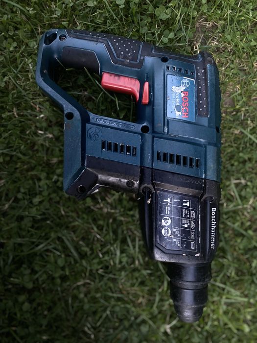 Комплект Bosch 2в1 Шуруповерт, перфоратор зарядка та два акамулятори