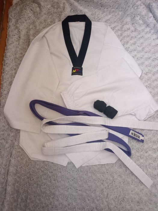 Шлём для заняття єдиноборств ( тхеквандо)