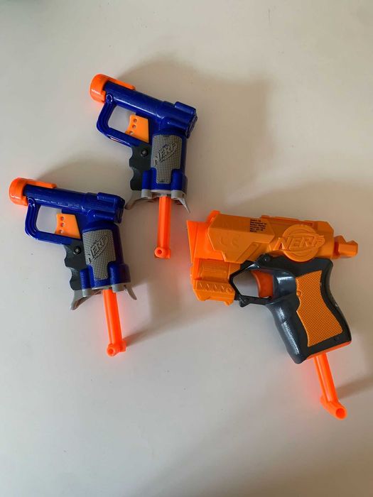 3 małe pistolety nerf